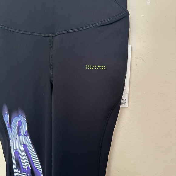 Lululemon *SEAWHEEZE*  Base Pace HR Reflective Tight 25"! NWT - Picture 5 of 6